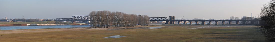 Панорама железнодорожного моста Дуйсбург-Хохфельдер