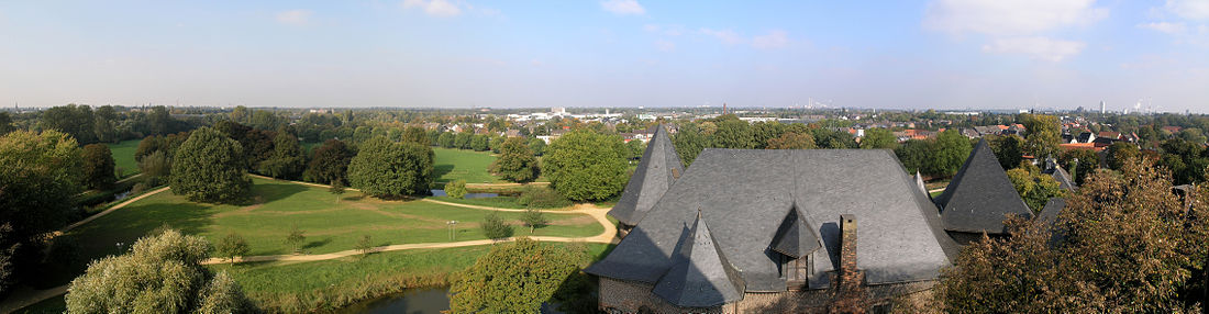 Панорама парка и района Крефельда Юрдинген, открывающаяся с донжона замка