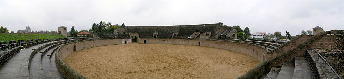 Панорама амфитеатра в археологическом парке