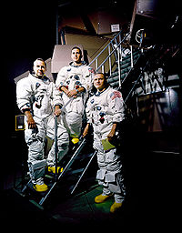 слева направо: Джеймс Ловелл, Уильям Андерс, Фрэнк Борман