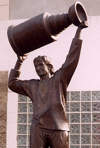 Gretzky statue cropped.jpg