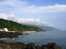 Falésias da Costa norte da ilha de São Jorge junto à Vila da Calheta, ilha de São Jorge, Açores, Portugal.JPG
