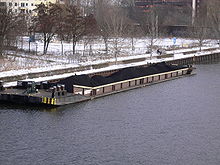 Berlin barge-ship 20050218 p1000706.jpg