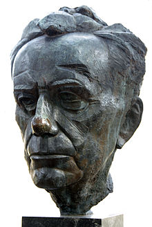 Bust of Paul Johannes Tillich (daylight).JPG