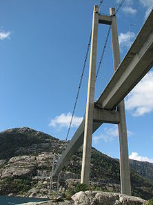 Lysefjorden - bridge from below.JPG