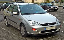 Ford Focus I Stufenhecklimousine (1999–2001) front MJ.JPG