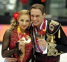 Татьяна Навка и Роман Костомаров (справа) на Олимпиаде в Турине