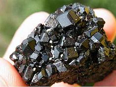 Granat melanit, Kazachstan.jpg