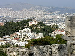 Вид с Акрополя на основное здание обсерватории
