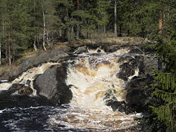 Водопад недалеко от посёлка Рускеала