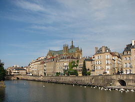 Metz vue sur la Moselle et la cathédrale Saint-Etienne.jpg