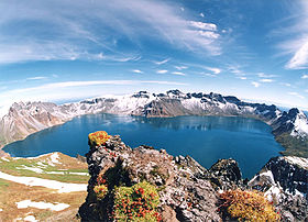 Небесное озеро в горах Чанбайшань