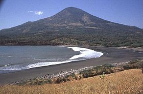 одна из двух вершин вулкана - Серро де ла Бандера