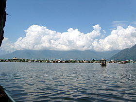 Шикара на озере Дал