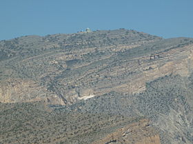 На вершине горы виднеется радиолокационная станция (20 октября 2011 г.).
