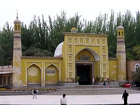 Площадь перед мечетью Ид-Ках