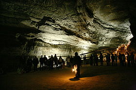 Экскурсия по Мамонтовой пещере