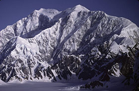 Вид горы Логан с юго-запада