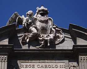 Puerta de Alcalá (escudo).jpg