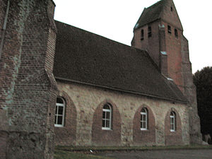 Laigny église fortifiée (façade nord vue de nuit) 1.jpg