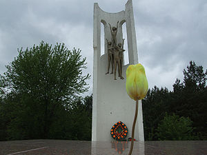 Monument Domachevo.jpg