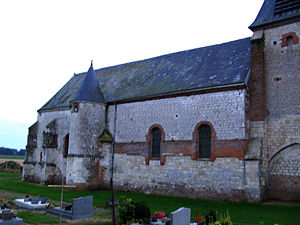 Noircourt église fortifiée (façade Nord) un peu floue.jpg