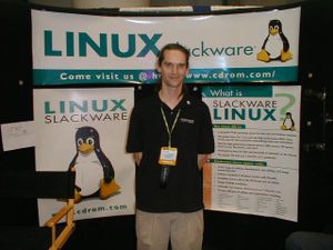 Патрик Фолькердинг на конференции LinuxWorld (англ.) 2000 в Нью-Йорке