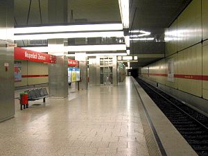 U-Bahnhof Neuperlach Zentrum 01.jpg