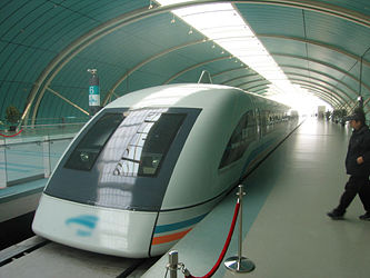 Поезд на магнитном подвеске в Шанхае, Китай